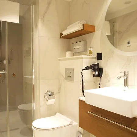 公寓式酒店 Gvarna 弗罗茨瓦夫