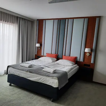 Gvarna 公寓式酒店 弗罗茨瓦夫